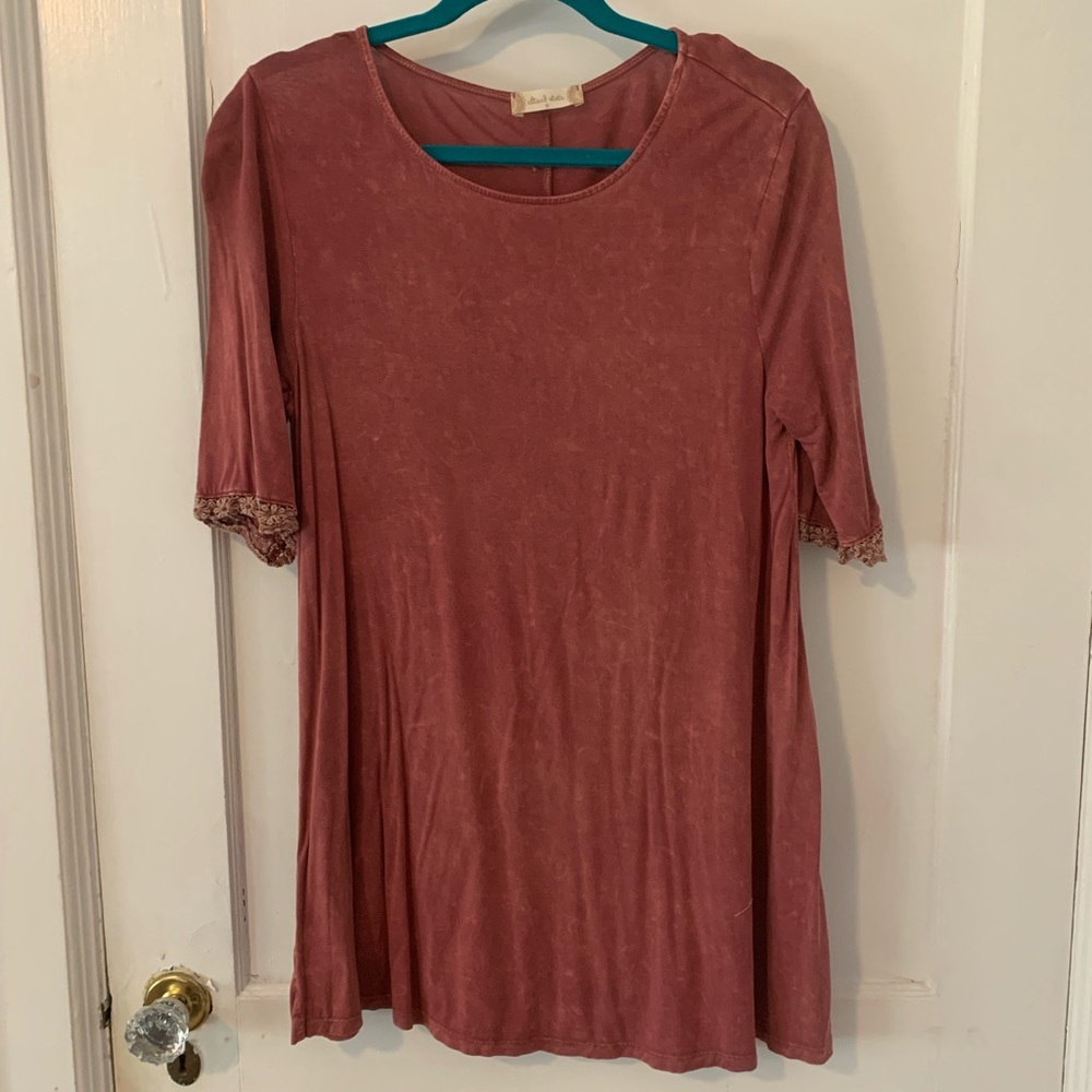 Altar’d state dusty rose t shirt dress with half sleeves with lace trim. Size s.